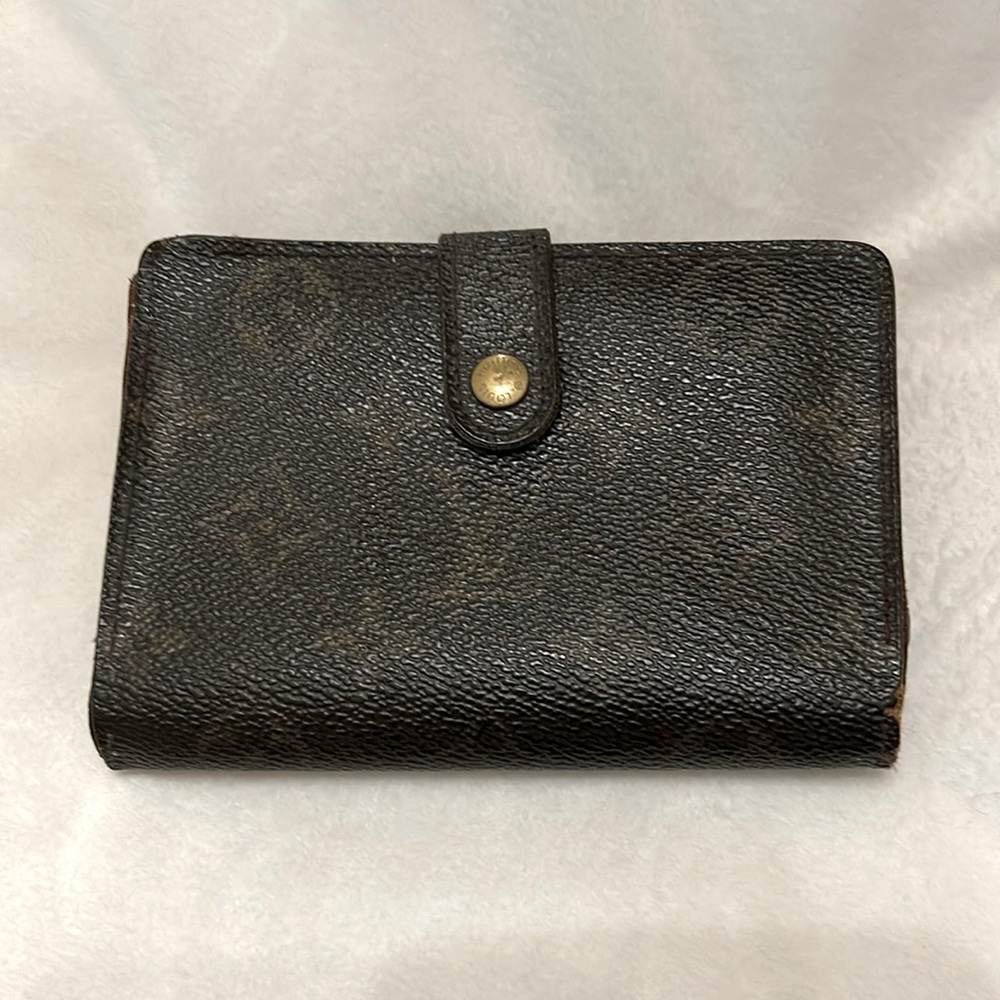 Authentic Louis Vuitton Monogram Kisslock Wallet